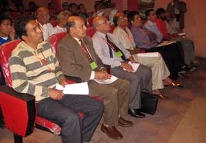 أضواء حول مهرجان الشاعر الراحل فضل المبروك شعراء وفنانون وأدباء وكُتَّاب أشادوا بدور الشاعر الراحل الذي تغنى بالثورة والوطن