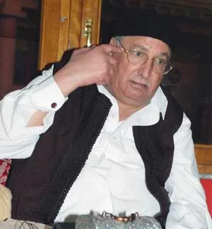 الكاتب والشاعر سيد قذاف الدم للشمس: غبت عن الكتابة وتوقفت لأريح نفسي وأقرأ للآخرين
