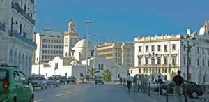 سياسون ومثقفون من المغرب العربي لــ "الشــمــس " : نود من القمة العربية إقتراح تطوير الجامعة العربية