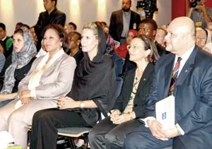 الدكتورة عائشة معمر القذافي سفيرة النوايا الحسنة لبرنامج الأمم المتحدة الإنمائي والأمين العام لجمعية واعتصموا تفتتح معرض الكتاب العائم (السفينة لوجوس هوب) بطرابلس