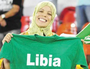 هذه الفتاة المغتربة حملت معها عشق الوطن في البرازيل وحضرت لمساندة منتخبنا الوطني لكرة القدم في مشاركته الأخيرة في بطولة الجائزة الكبرى بالبرازيل