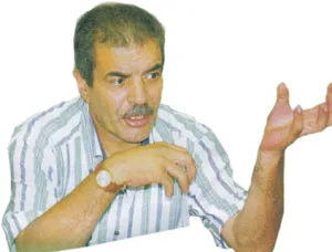 الاخ مدير إدارة النظافة العامة بشركة الخدمات العامة طرابلس‮ ‬يقول‮: هدفنا أن‮ ‬يكون هناك‮ ‬37‮ ‬مكتب خدمات نظافة عامة على مستوى شعبية طرابلس