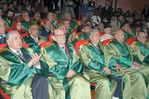 الاحتفال بمنح جائزتي‮ ‬الفاتح التقديرية والتشجيعية للآداب والفنون نودع عاماً‮ ‬كان حافلا بالانجازات الثورية والثقافية مضيئاً‮ ‬بالأعياد الوطنية‮ ‬،‮ ‬ونستقبل عاماً‮ ‬سيكون بإذن الله مشرقاً‮ ‬بكل الخير والعطاء من أجل نهضة هذا الوطن الغالي