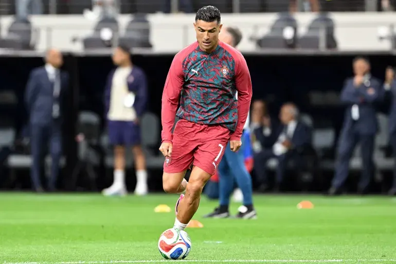 رونالدو يستعد لمواجهة إسبانيا في ثمن نهائي كأس العالم. (الفرنسية)